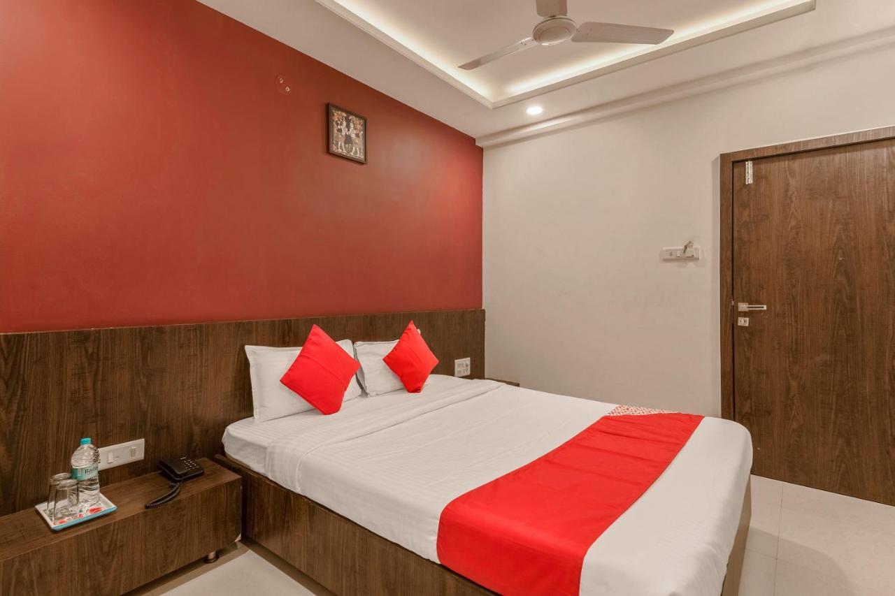 Oyo Flagship 19196 Shree Sai Niladri Residency Shirdi Buitenkant foto